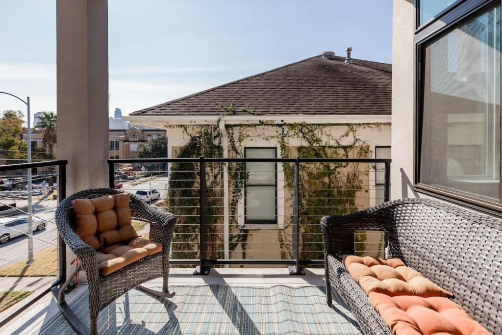 West End House | Capitol View Condos by One Fine Bnb - Paramount