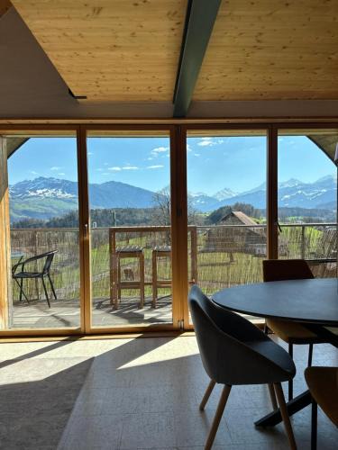 Zwieselberg Apartment | CapoBnB Bergpanorama, nahe Interlaken & Thuner See