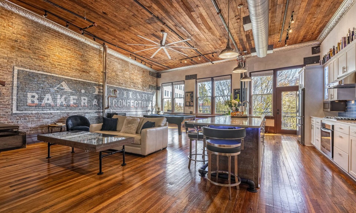 Hot Springs Condo | Capone's Loft -Most unique luxury place to stay in downtown Hot Springs!