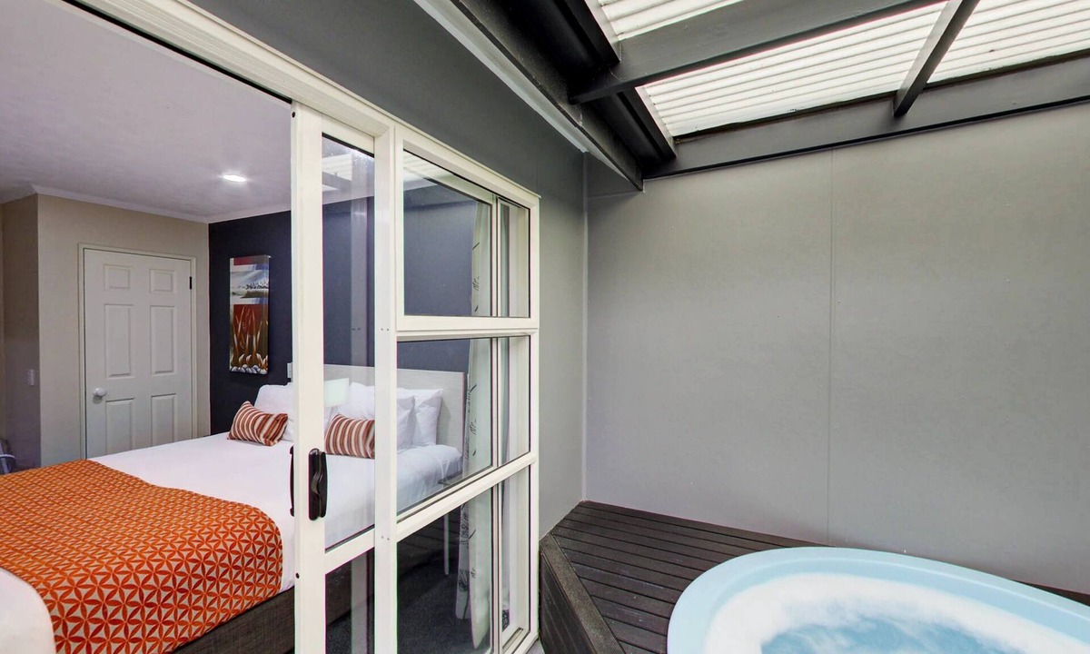 Fenton Street Hotel | Capri on Fenton