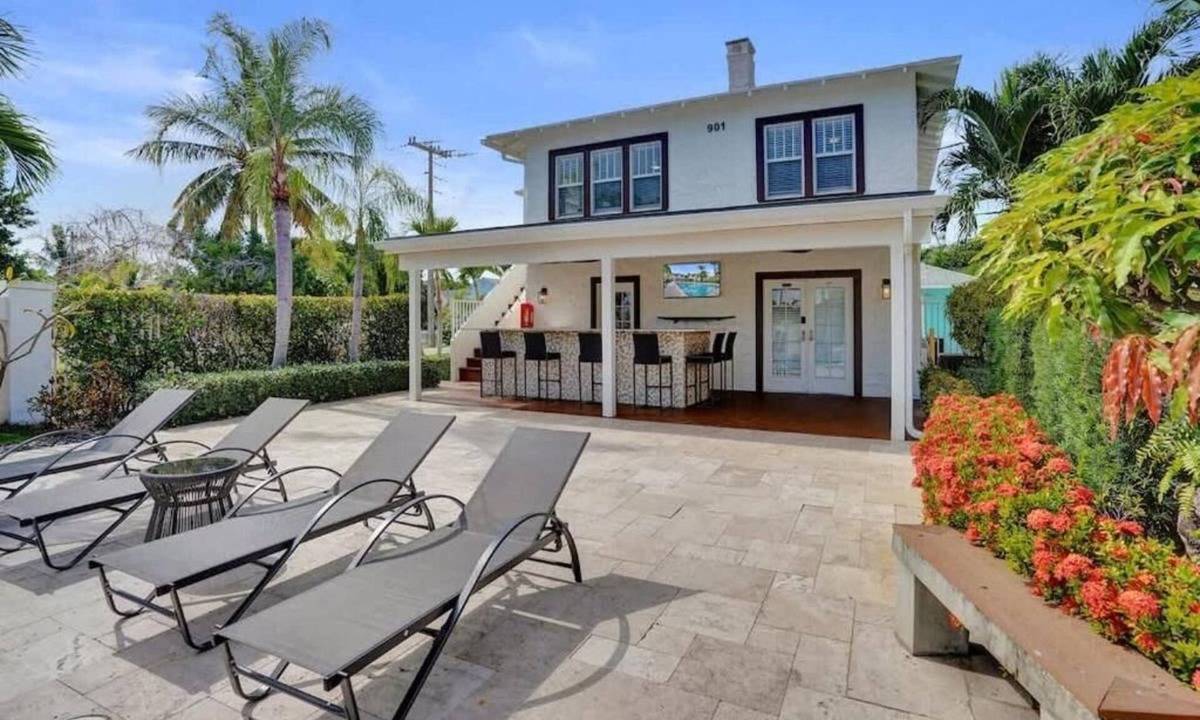 Mango Groves Apartment | Capri