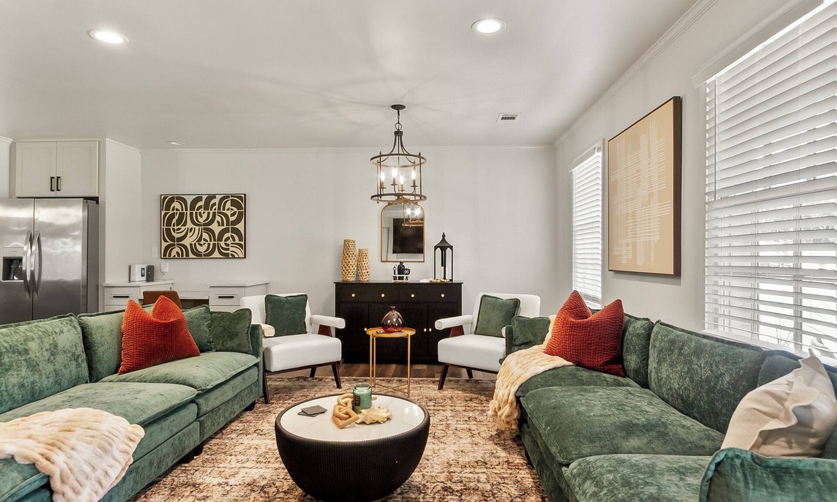 Northport House | Capstone Manor Luxe Design 3bd2ba Central yet Tranquil