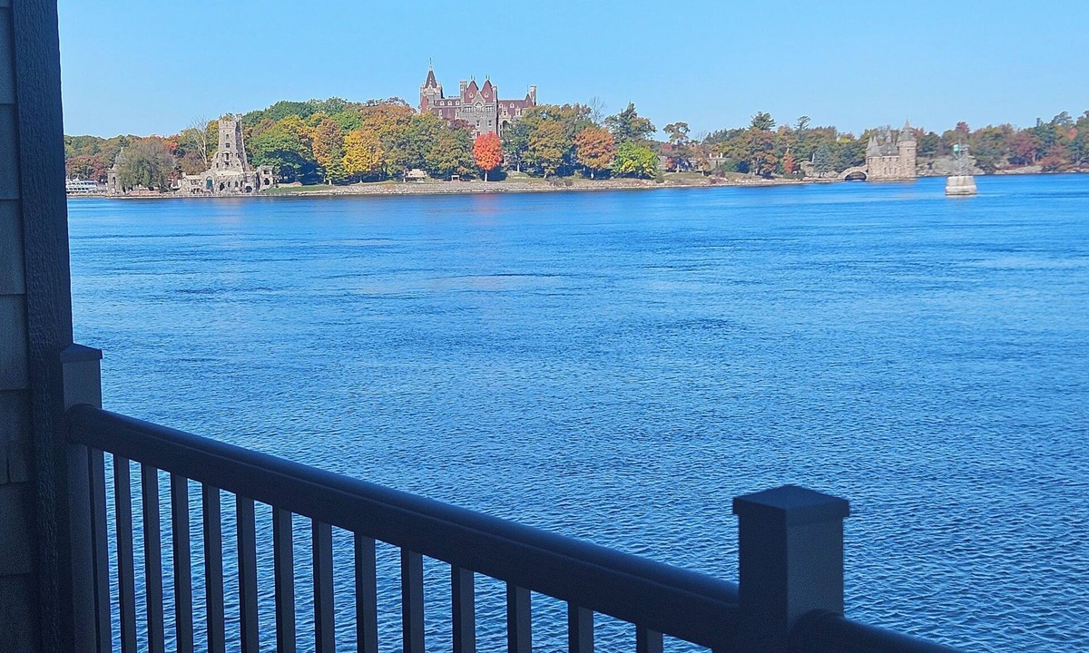 Alexandria Bay Hotel | Capt. Thomson's Resort