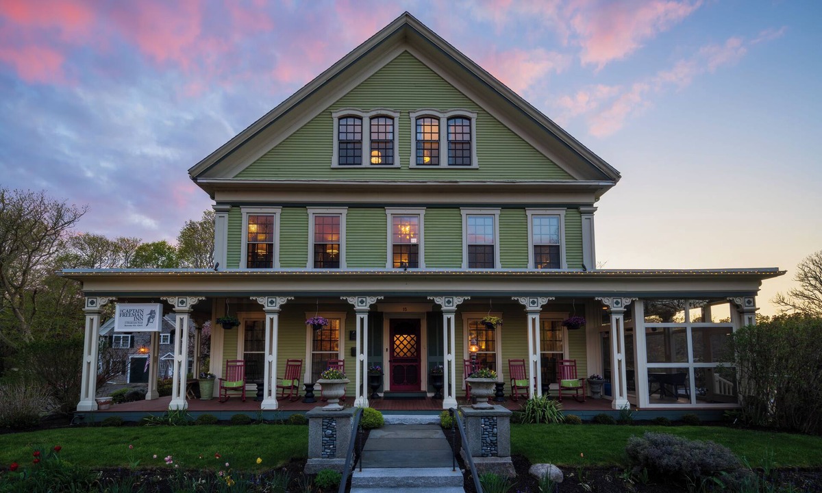 Brewster Bed & Breakfast | Captain Freeman Inn