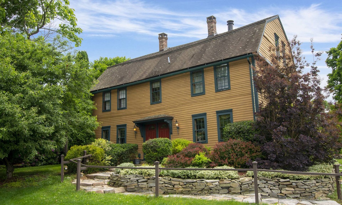 Poquetanuck Bed & Breakfast | Captain Grant's 1754
