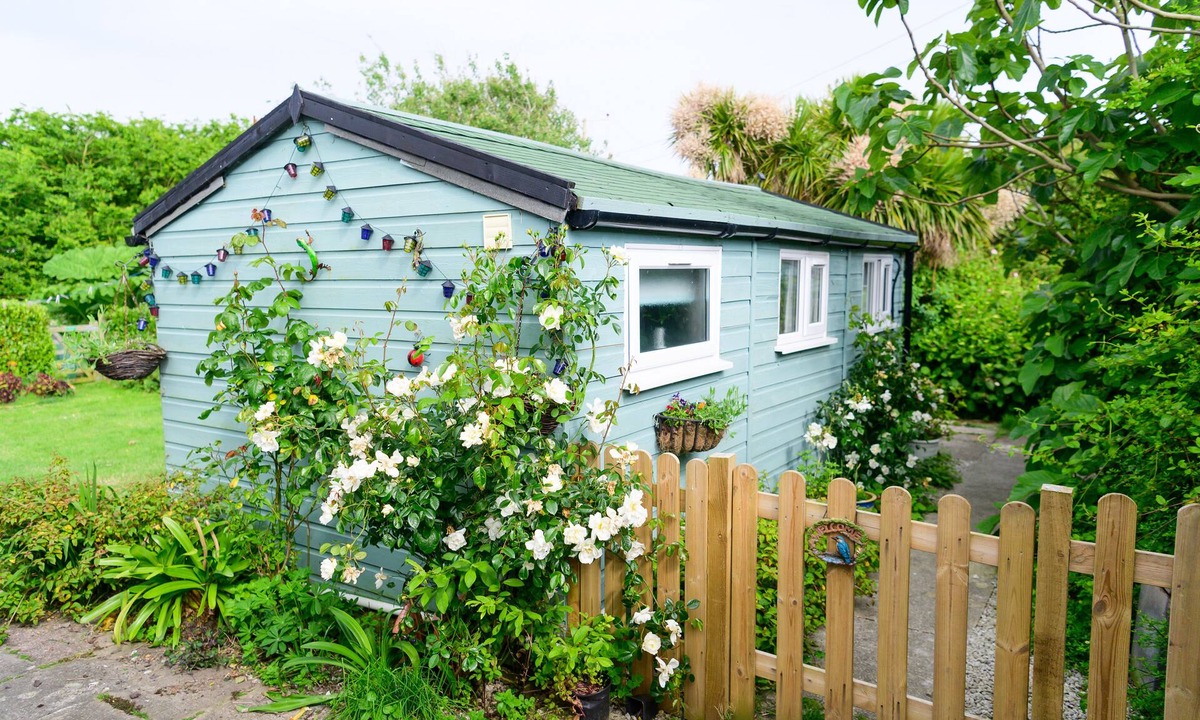 Cadgwith Ski Chalet | Captain's Cabin