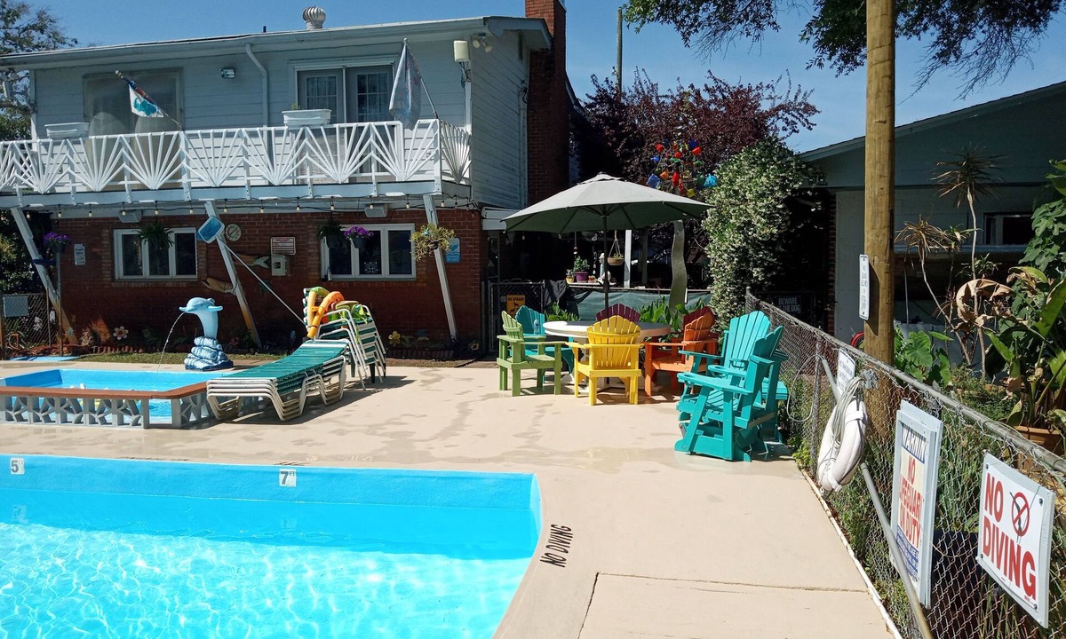 Long Beach Hotel | Captain's Cove Motel