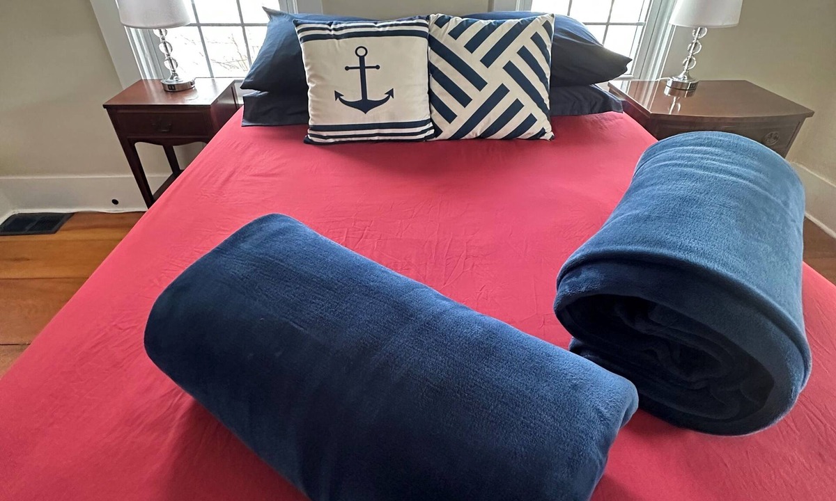 Bath House | Captain's House 2BR Guest Suite. Discover the authenticity & best value in Bath!