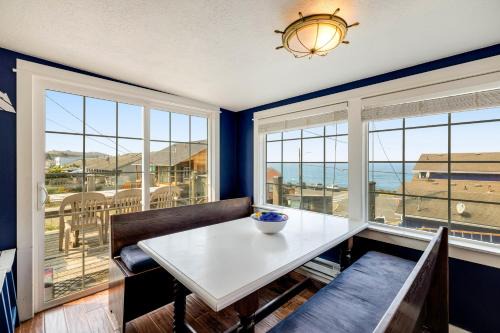 Depoe Bay House | Captain's Quarters and Cabins