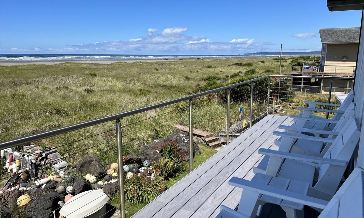 Moclips House | Captain`s Quarters - Beautifully Updated Beach Front Home