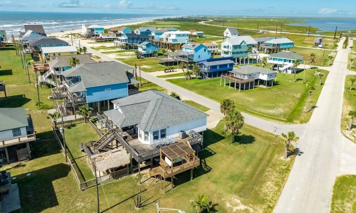 San Luis House | Captain's Quarters - Cabana, Hot Tub, Fire Pit, Fenced Yard!