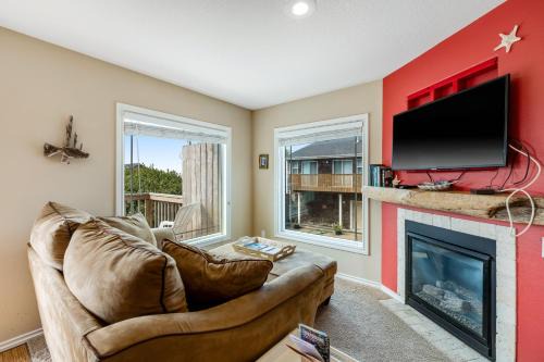 Depoe Bay House | Captain's Quarters - Coral Reef Cabin