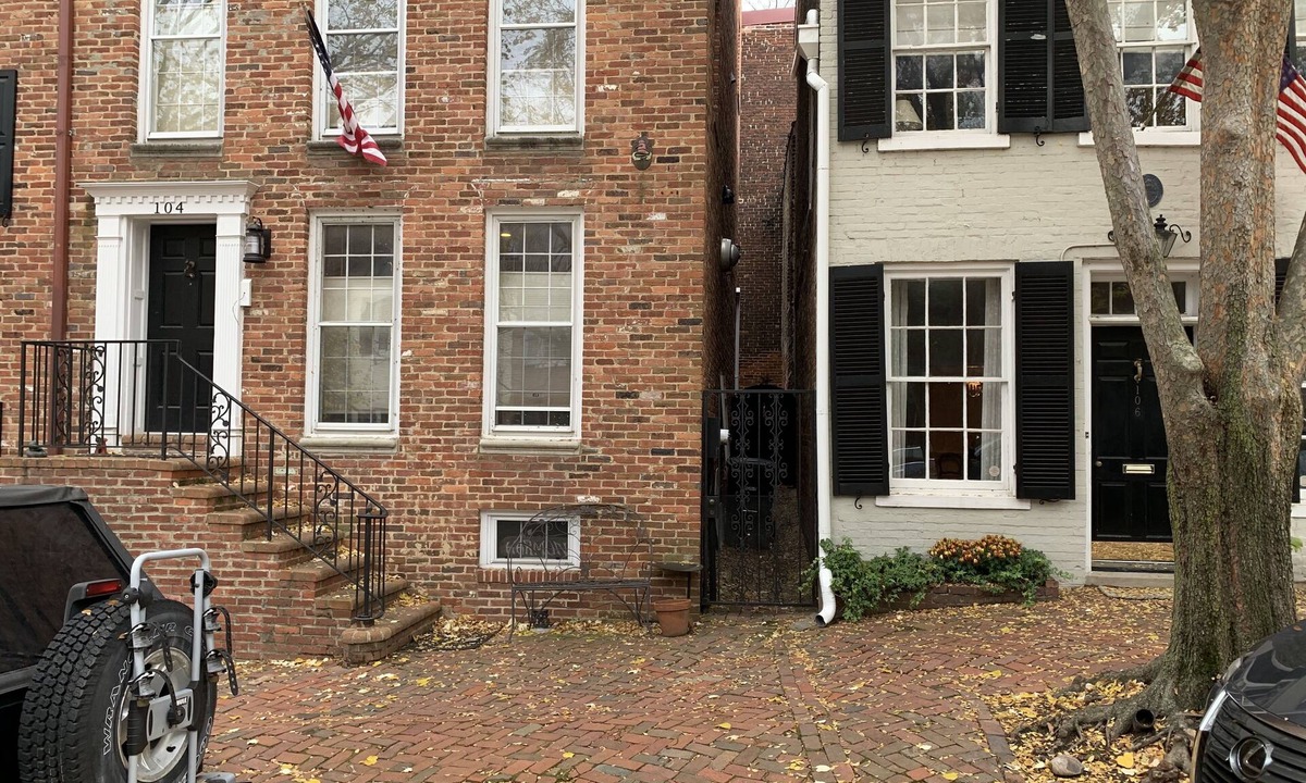 Old Town Alexandria House | Captain's Quarters -luxurious home on Captains Row