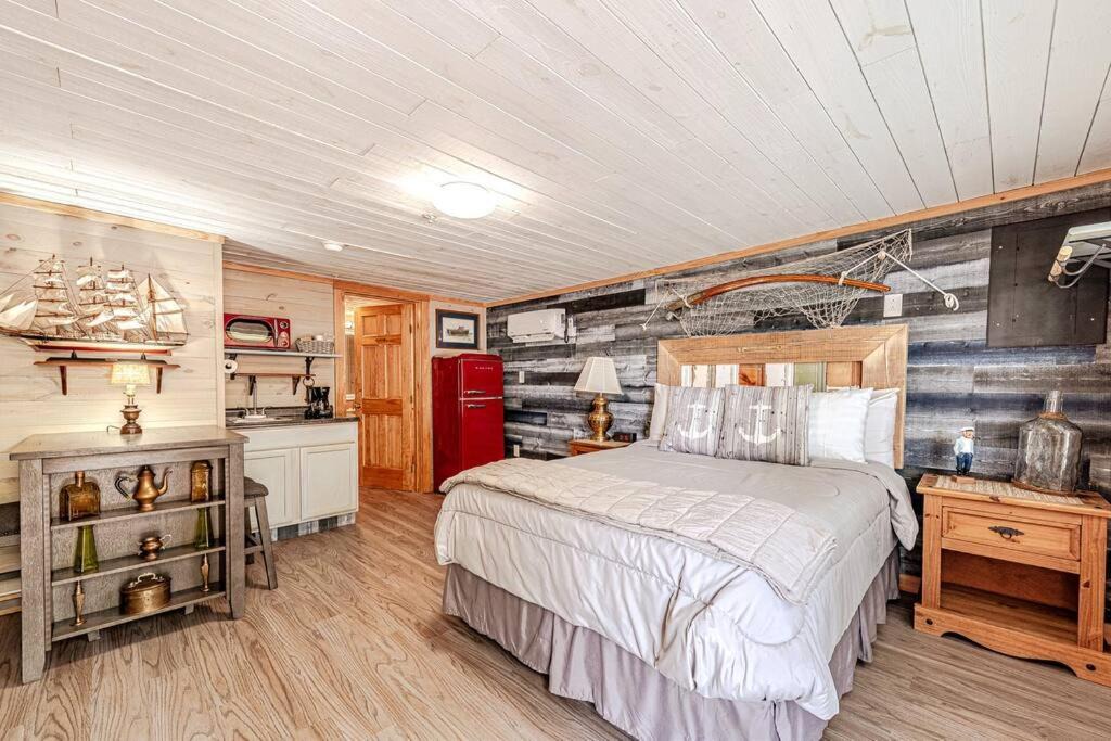 North Carolina Coast Apartment | Captain's Quarters at Island Breeze of CB
