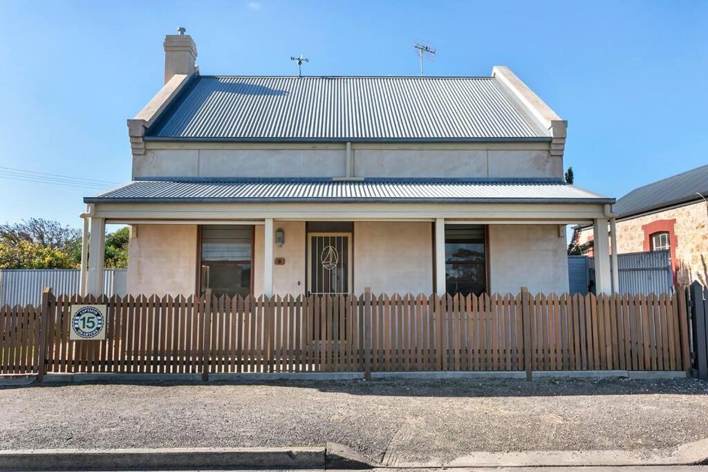 Goolwa House | Captains Quarters Goolwa
