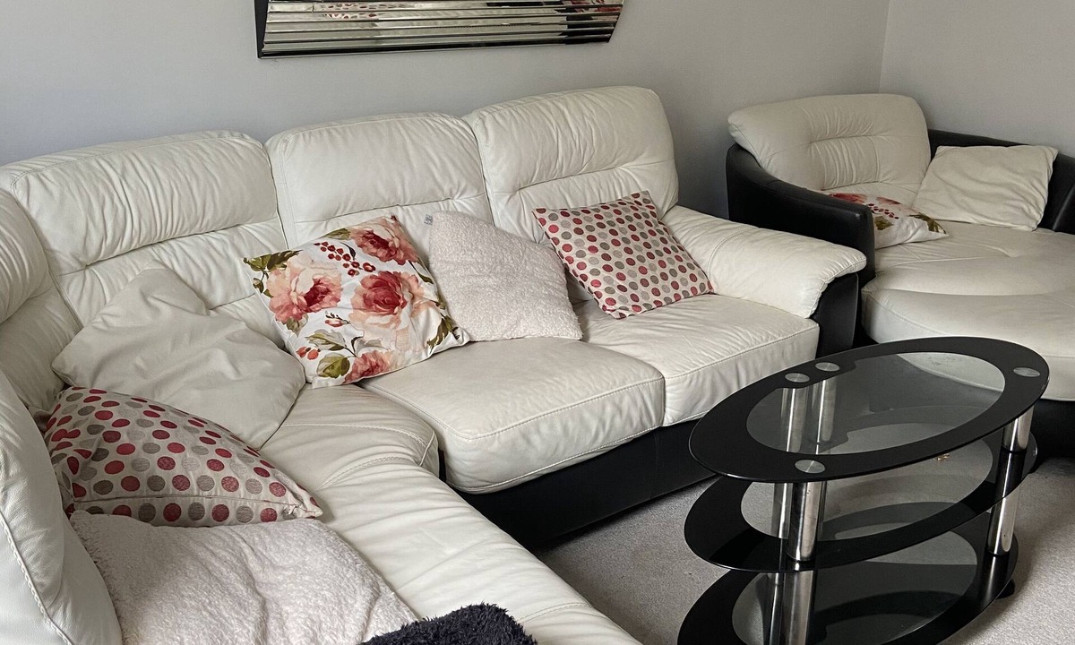 Wolverhampton House | Captivating 2-Bed House in Wolverhampton