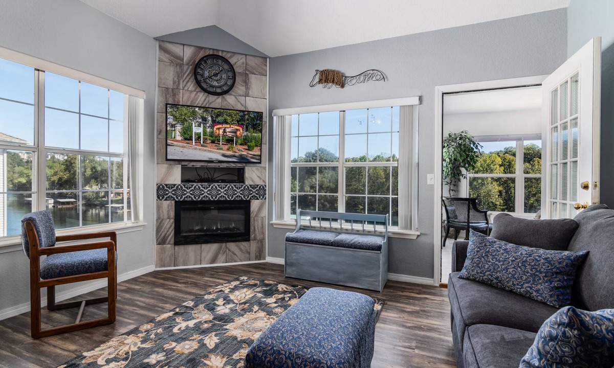 Branson Condo | Captivating 3 bedroom 3 bath lakefront penthouse.