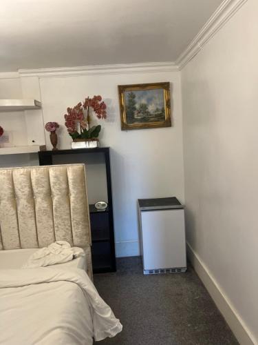 Stanley House | Captivating 4-Bed House in Wakefield