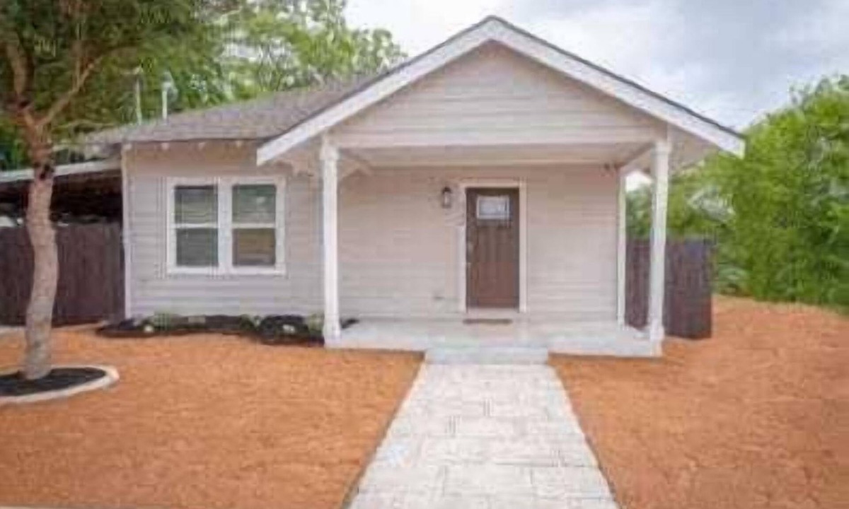 Near East Side House | Captivating 4BR 2BA Home Near Awesome Downtown
