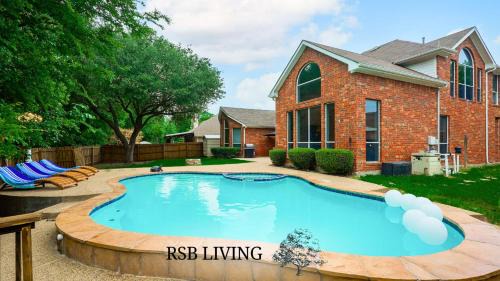 Mesquite House | Captivating 6BR 3BA Holiday Home with Pool & Fire Pit
