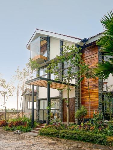 Oro Oro Ombo Villa | Carani Grand Villa Batu by Calli Rooms