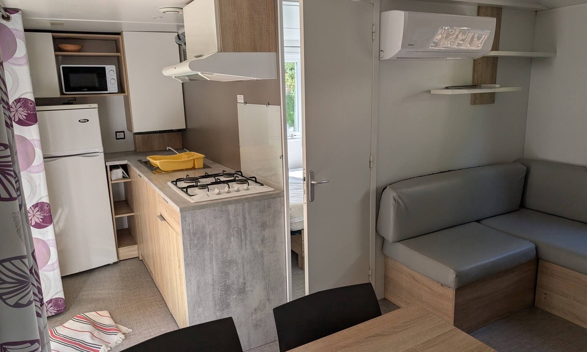 Vaulnaveys-le-Bas RV Rental | Caravan “Chalet Portland N°42” with Shared Pool