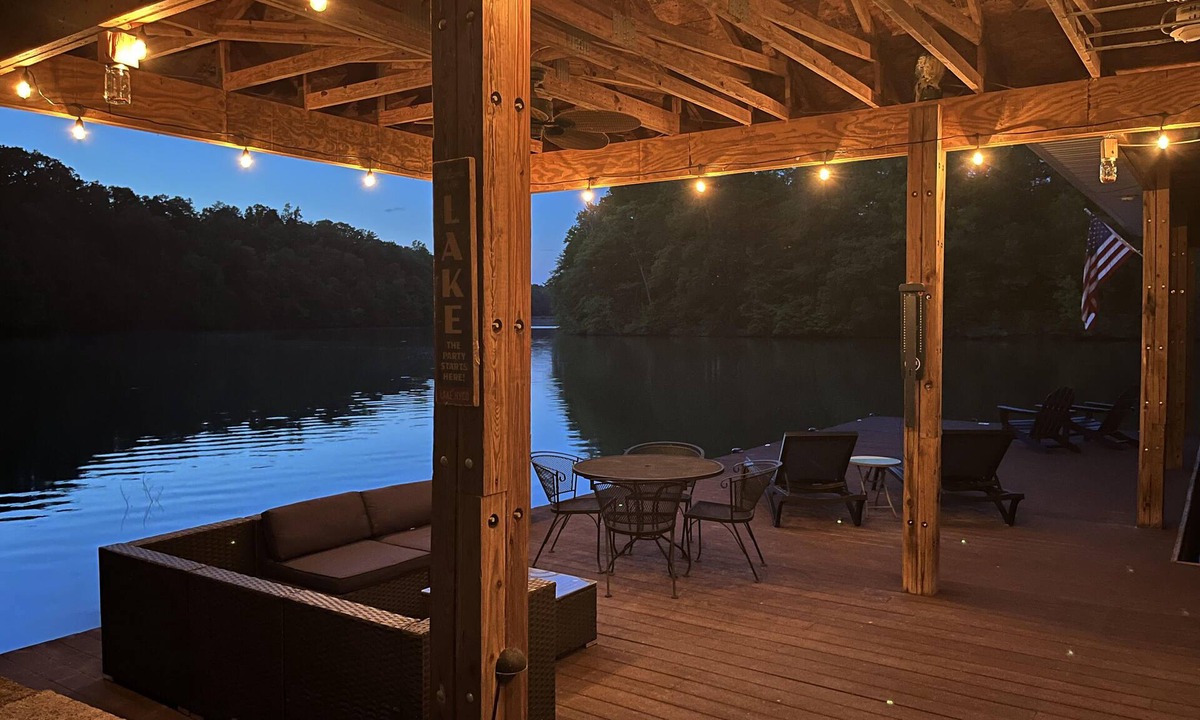 Leasburg Cottage | Caravan Cottage – SECLUDED Lake Front Cottage - Privacy