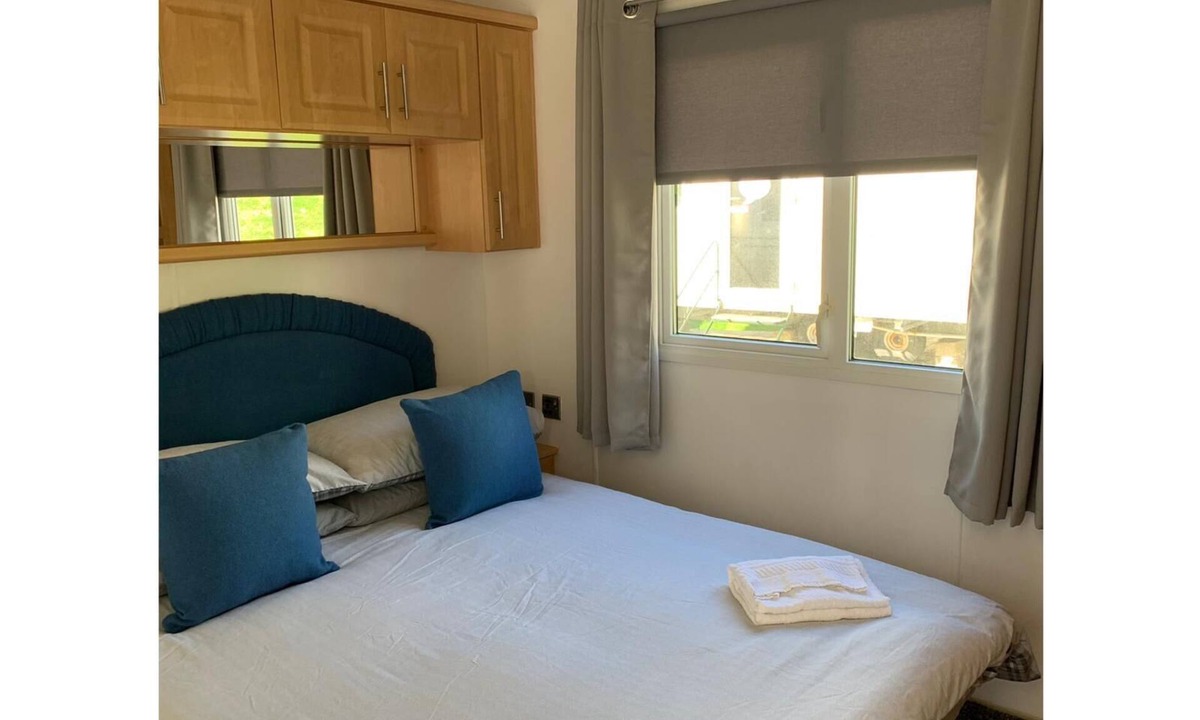 St Leonards-On-Sea Cabin | Caravan Holiday Park - Sleeps 8 & Free Parking