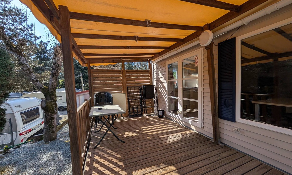 Vaulnaveys-le-Bas RV Rental | Caravan "Mobil Home Lodge 77 No. 28" with Shared Pool