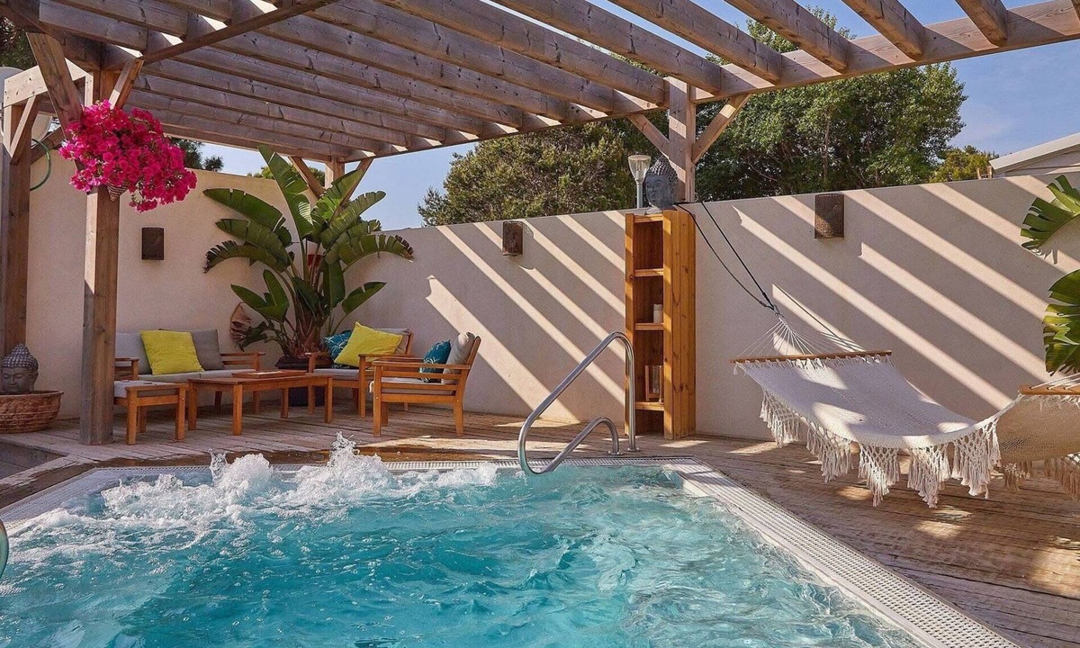 Foulquines RV Rental | Caravan 'Narbonne Plage' with Shared Pool, Private Terrace and Air Conditioning