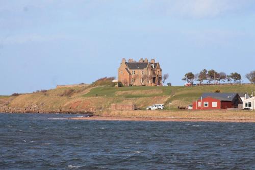 Dunbar House | Caravan on Fantastic site