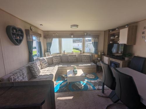 Weymouth Resort | Caravan sleeps 8 at Littlesea, Weymouth