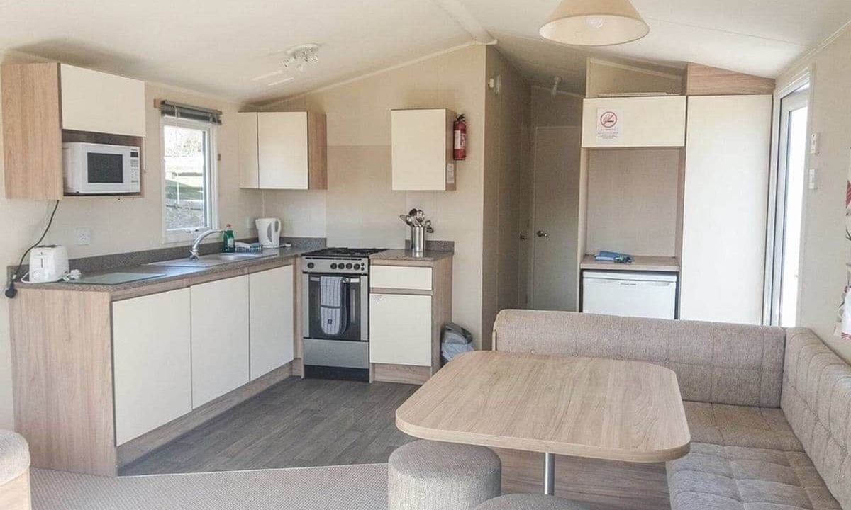Saint Cyrus House | Caravan with one double and two twin.