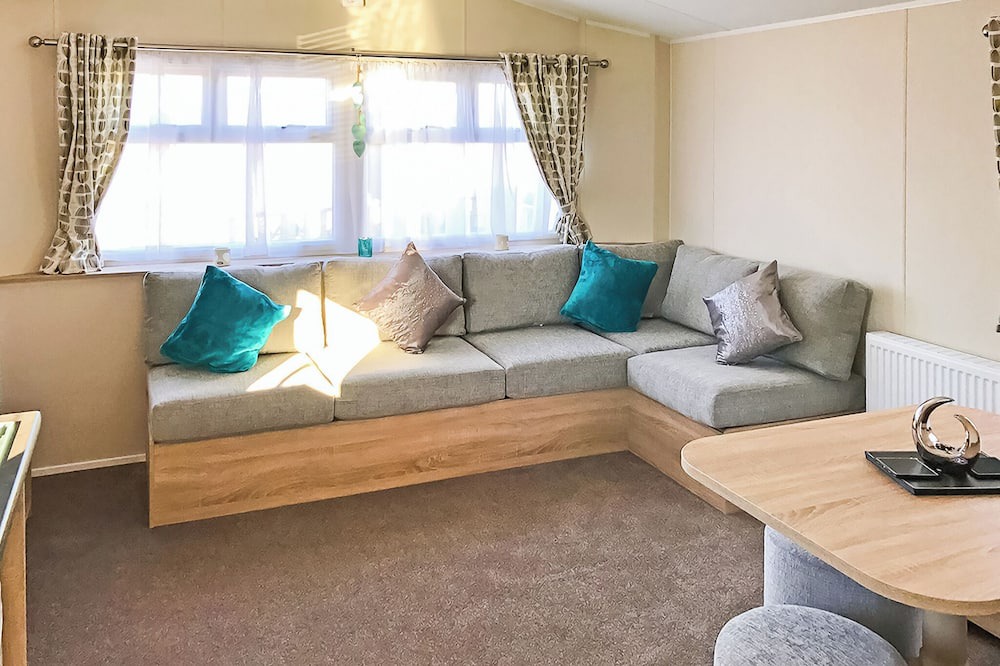 Kinclaven House | Caravan with one double and one twin.