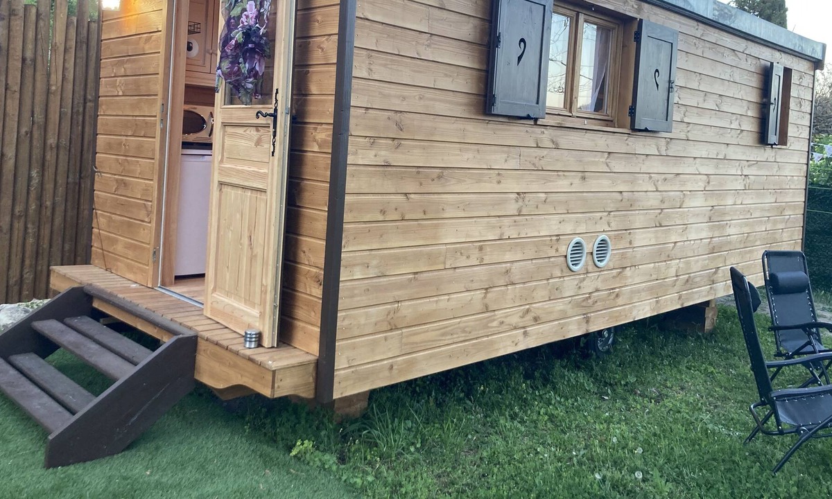 Uzes Ski Chalet | Caravans & SPA of the Pont des Charrettes