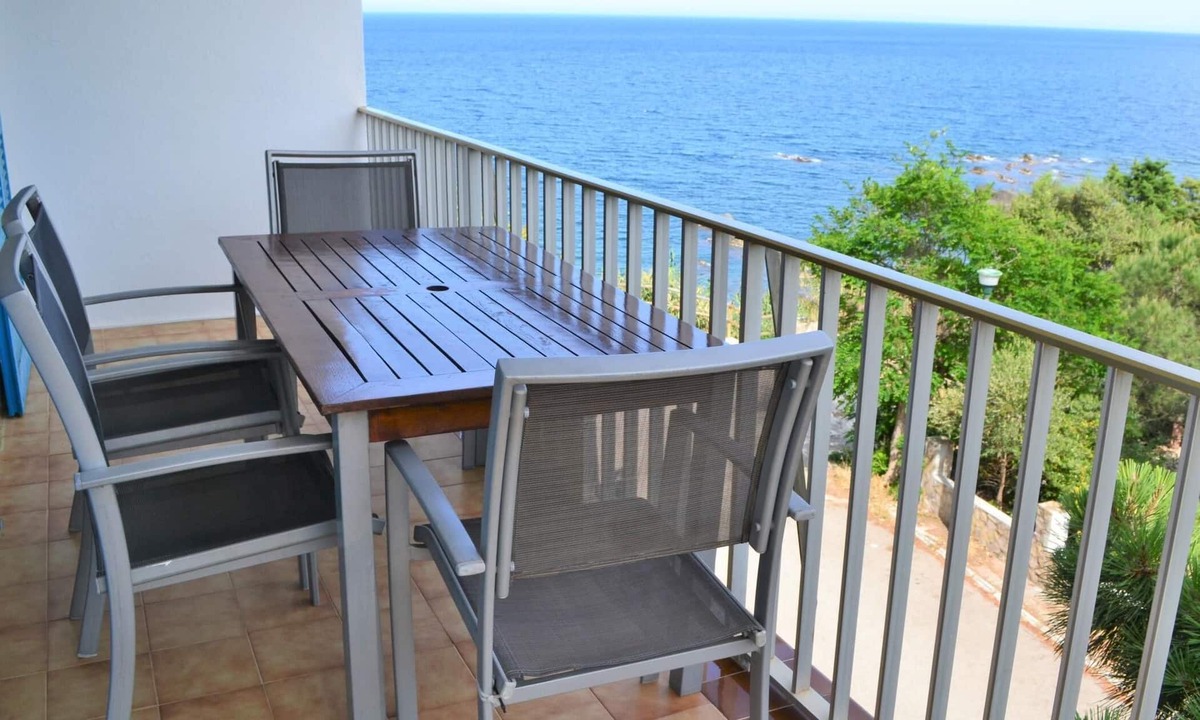 Llanca Apartment | CARBONERES 3 Great apartment with panoramic sea views