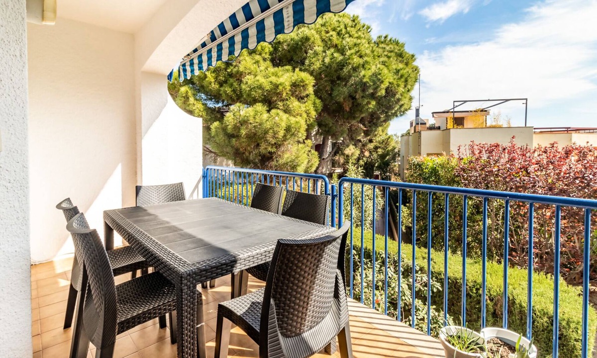Llanca Apartment | Carboneres 54 - Comfortable apartment close sea