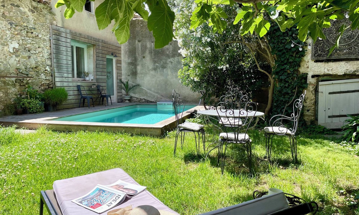 Trebes Cottage | Carcassonne: village house with swimming pool 2 steps from the Canal du Midi