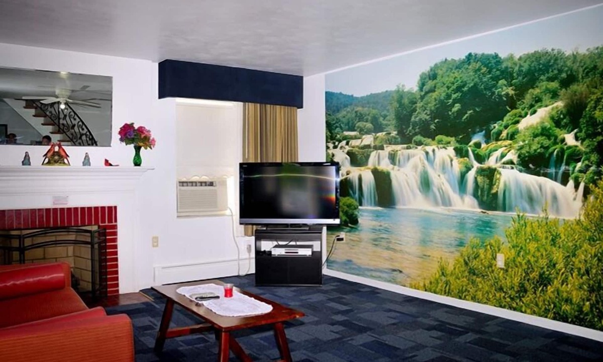 Luray Hotel | Cardinal Inn