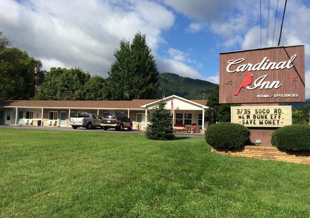 Maggie Valley Hotel | Cardinal Inn