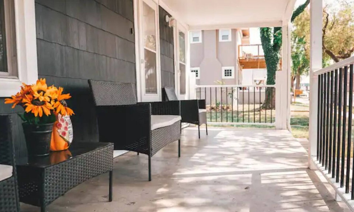 Arkansas City House | “CARE BnB” Lovely 2 Bedroom Condo - sleeps 8