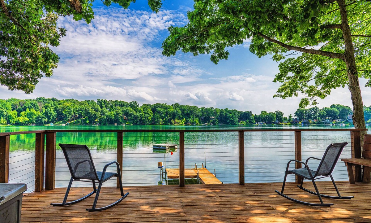 Three Rivers Cottage | Carefree Lakefront Cottage/11 mins to skiing