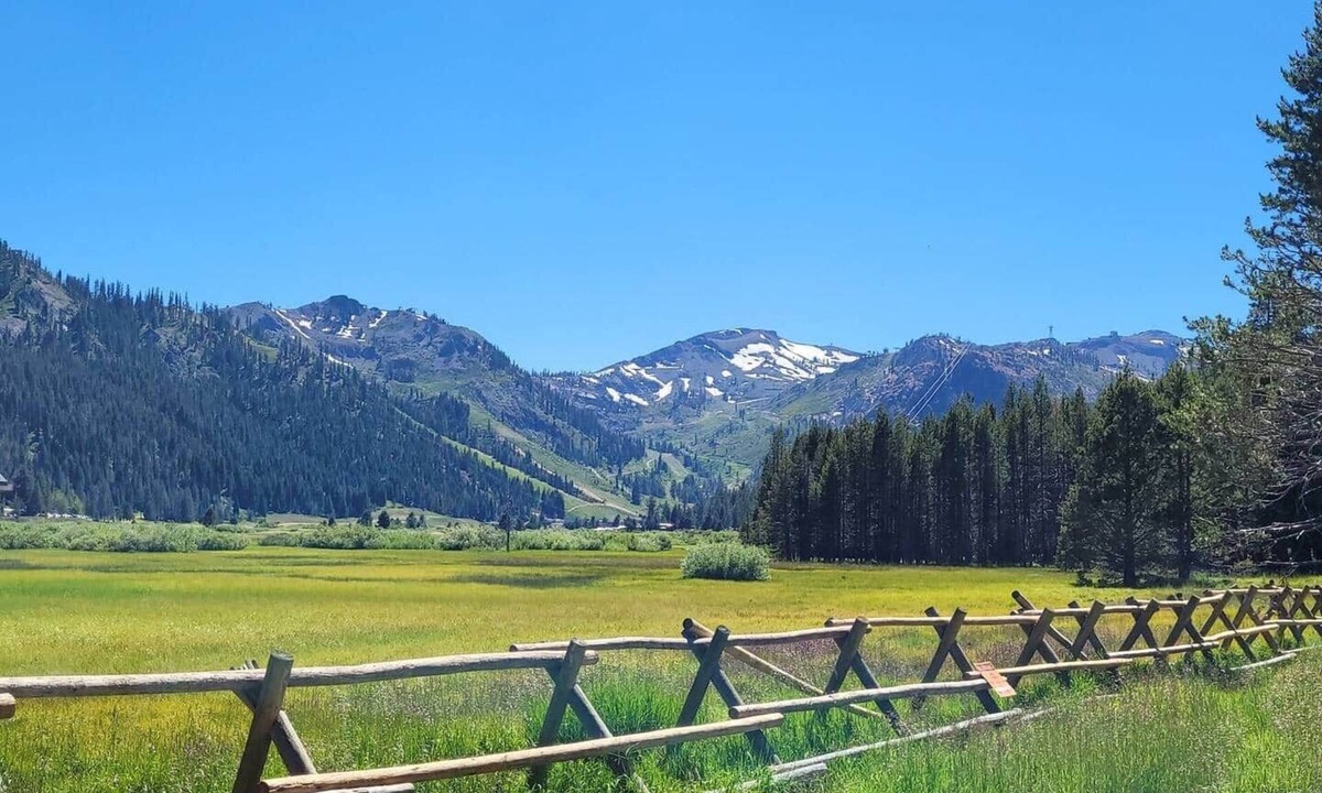 Olympic Valley Resort | Carey's Slopeside 2 Bd 2 Bth 400 Resort RD