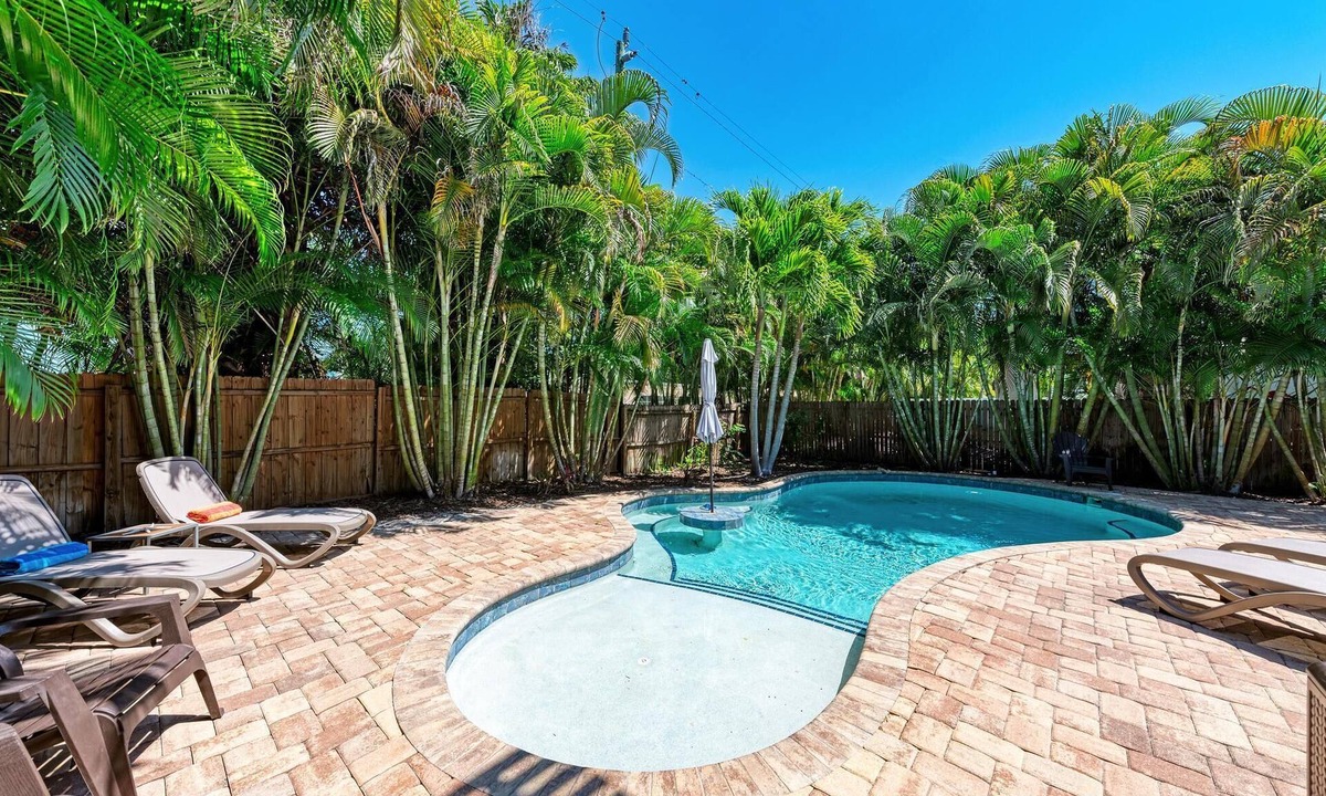 Holmes Beach House | Caribbean Surf managed by Beach Retreats FL Anna Maria Island