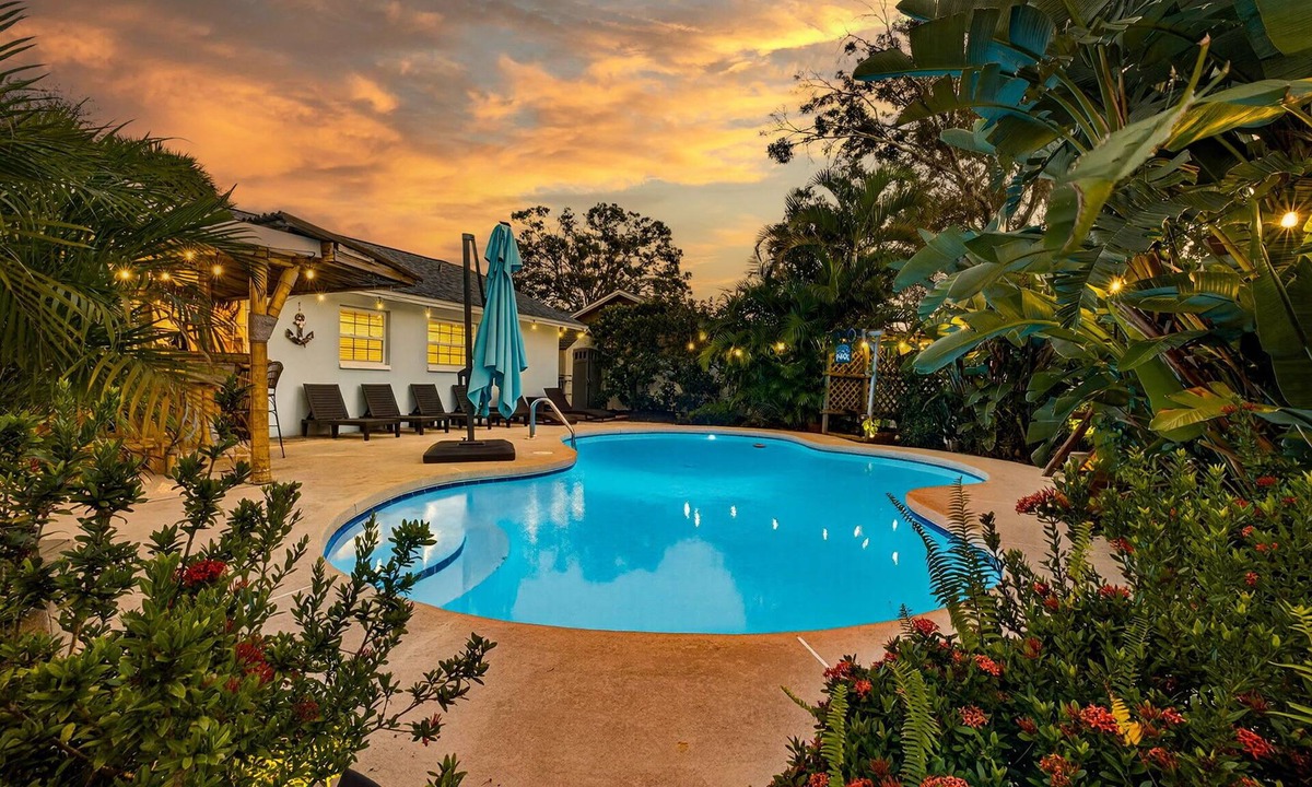 Seminole House | Caribbean Vibes Heated Pool 5 Miles to the Beach