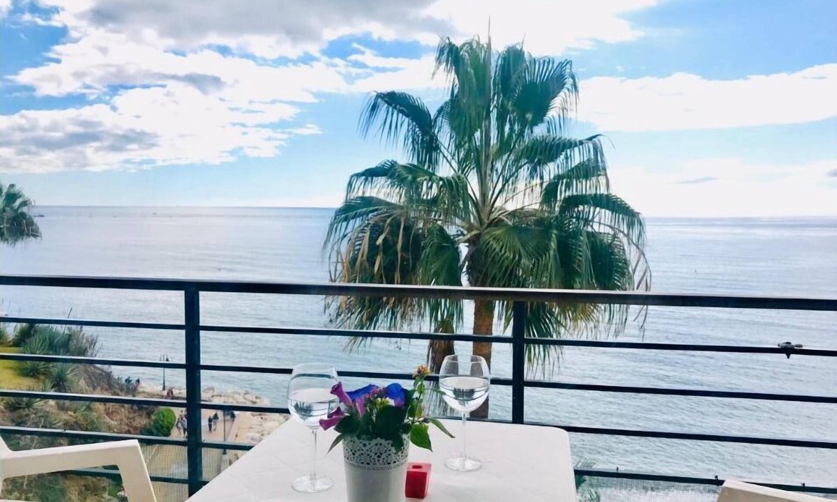 Torremolinos Apartment | Carihuela Beach, CASTILLO DE SANTA CLARA, wifi, swimming pool