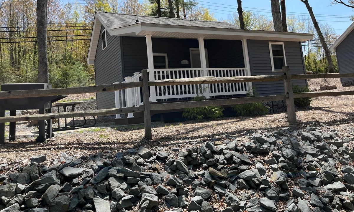 Tafton Cabin | Carins 10 - Lakeside Cabins