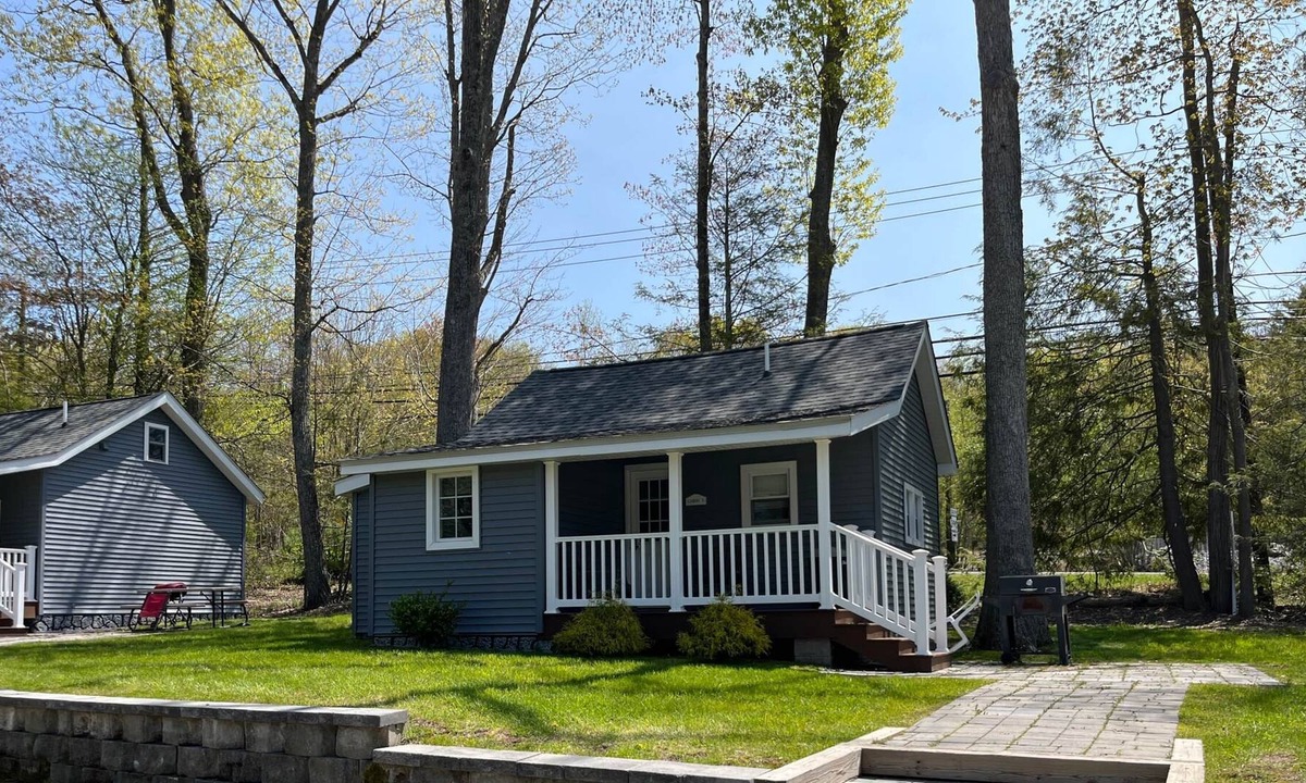 Tafton Cabin | Carins 5 - Lakeside Cabins
