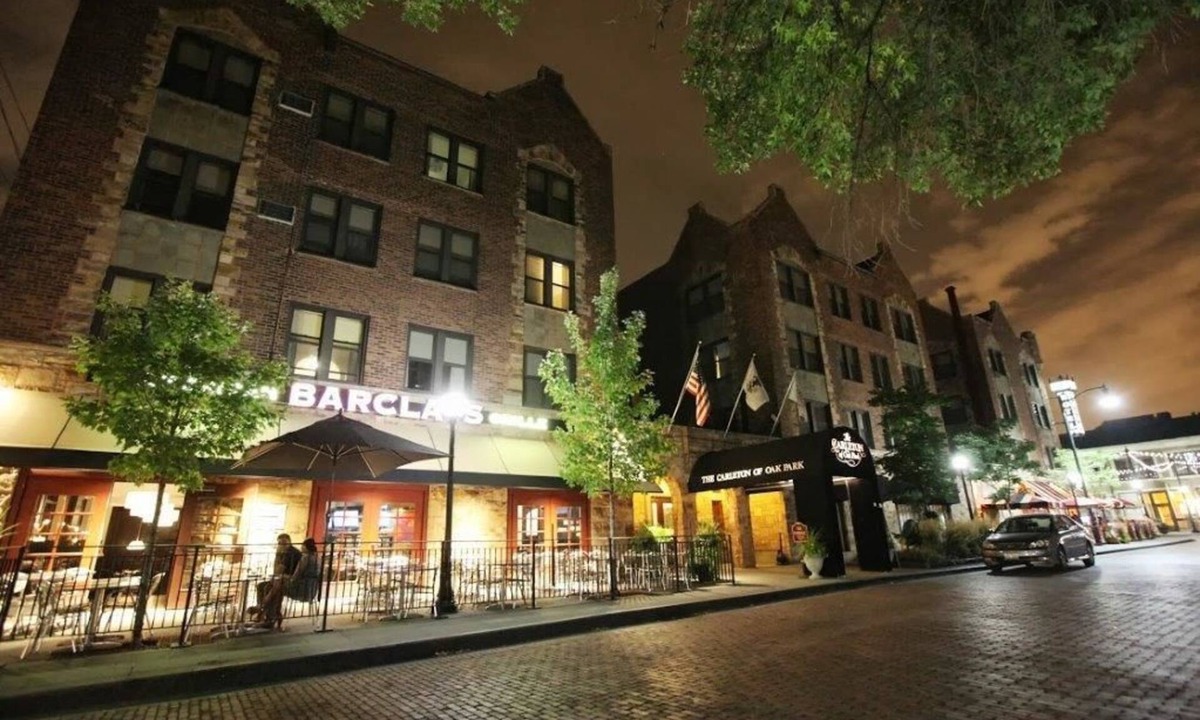 Oak Park Hotel | Carleton of Oak Park