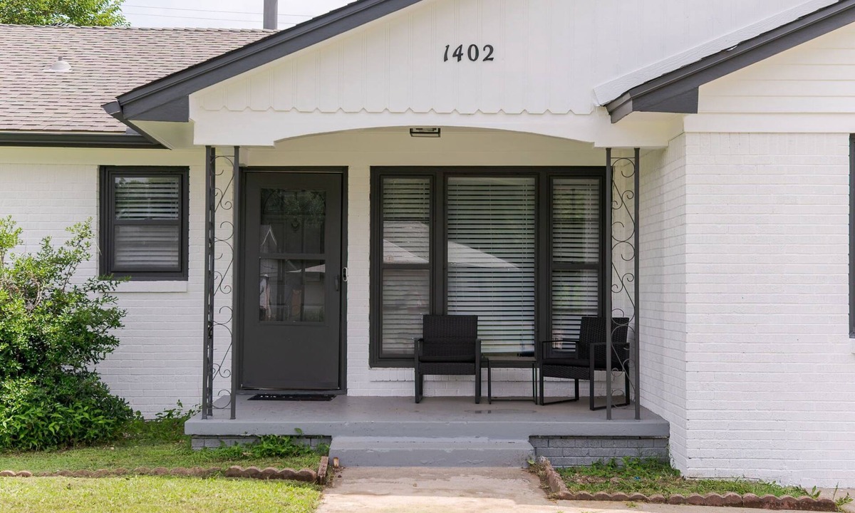 Central Oklahoma City House | Carlisle Ct - 4BD In The Village